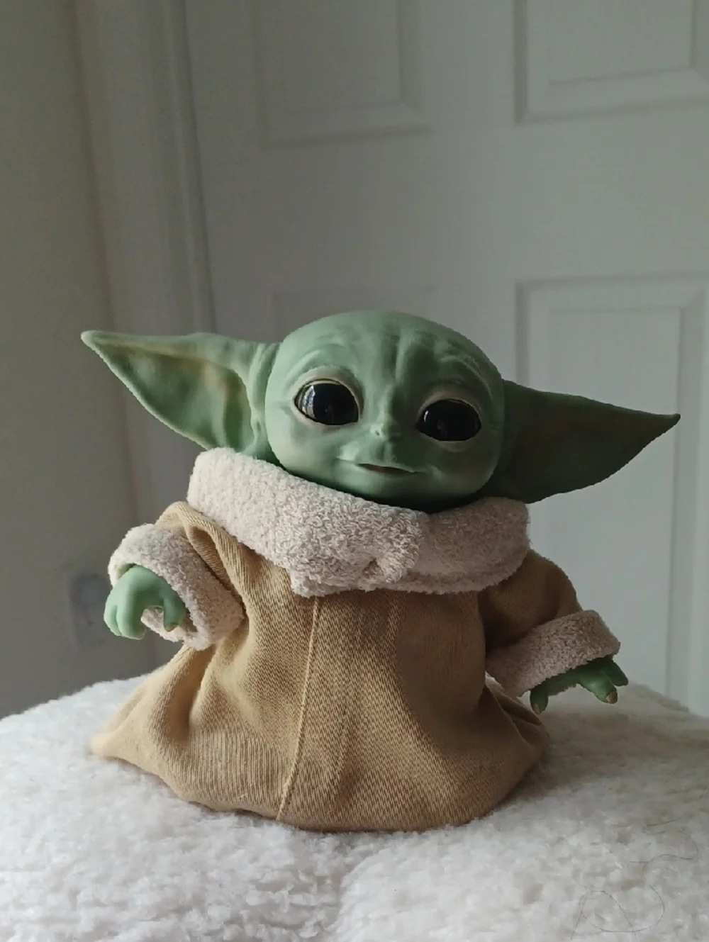 Hasbro Green and Tan Baby Grogu with Cream Trim - Picture 3 of 4